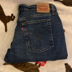 Dark wash Levi’s distressed jeans